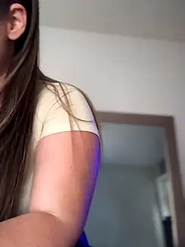 lovely beast online show from November 18, 2025, 5:27 pm