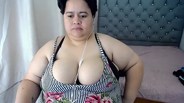 Snapshot of hotlesby4uxxx chatting on December 14, 2024, 11:01 pm hotlesby4uxxx online show from December 14, 2024, 11:01 pm