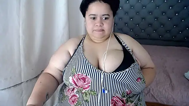 Snapshot of hotlesby4uxxx chatting on December 28, 2024, 4:52 pm hotlesby4uxxx online show from December 28, 2024, 4:52 pm