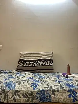 licksimmi online show from December 14, 2024, 3:39 am