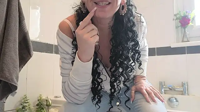 NaughtyLayla online show from October 4, 2025, 12:17 pm