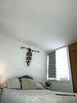 hollythomson online show from November 19, 2025, 2:50 pm