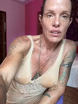 Snapshot of mommyselenafit_ chatting on February 19, 2026, 6:43 am mommyselenafit online show from February 19, 2026, 6:43 am