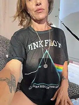 Snapshot of mommyselenafit_ chatting on February 7, 2026, 10:12 am mommyselenafit online show from February 7, 2026, 10:12 am