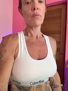 mommyselenafit  online show from June 28, 2026, 4:52 am