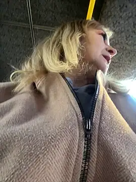 Irina2909xh online show from November 24, 2025, 12:27 pm