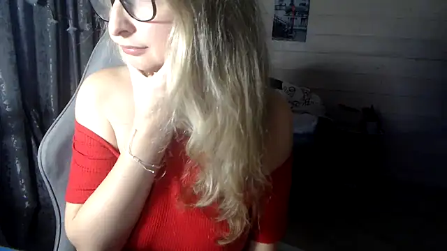 RubiLakros online show from November 14, 2025, 11:36 am