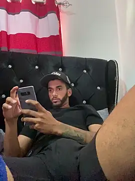 Moodxxx00 online show from February 26, 2025, 6:48 pm