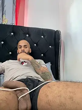 Moodxxx00 online show from September 28, 2025, 7:32 pm