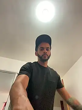 Moodxxx00 online show from February 28, 2025, 5:59 pm