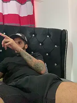 Moodxxx00 online show from February 27, 2025, 5:37 pm