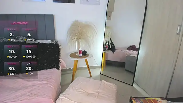 hollyprincess 2 online show from March 1, 2026, 5:07 am