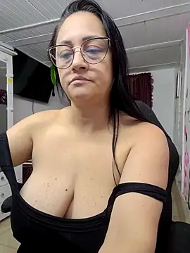 Ameliarizo online show from May 14, 2026, 12:18 am