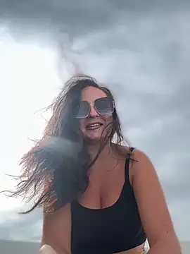 itsCassie online show from October 20, 2025, 1:00 pm