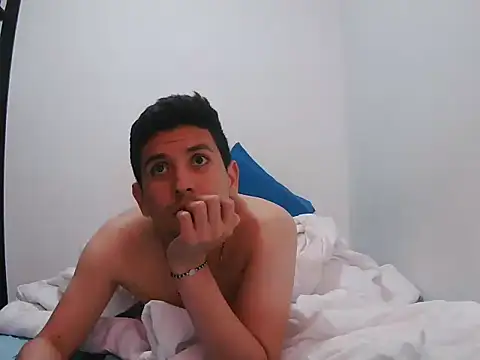 Snapshot of Eduardzmm chatting on April 13, 2026, 5:39 pm Eduardzmm online show from April 13, 2026, 5:39 pm