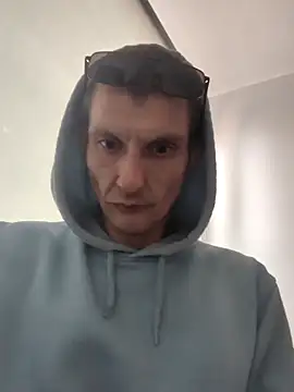 Snapshot of maciej chatting on June 11, 2026, 6:21 am maciej online show from June 11, 2026, 6:21 am