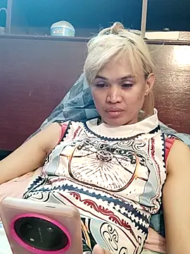 QueenSoreal online show from July 9, 2026, 5:19 am