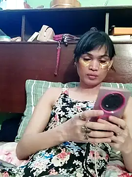 QueenSoreal online show from July 22, 2026, 6:59 am