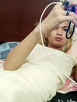 QueenSoreal online show from June 25, 2026, 8:52 am