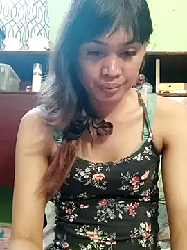 QueenSoreal online show from August 3, 2026, 5:48 am