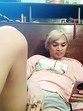 QueenSoreal online show from June 23, 2026, 5:49 am