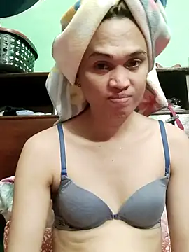 QueenSoreal online show from June 11, 2026, 1:41 pm