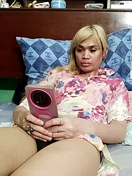 QueenSoreal online show from July 12, 2026, 8:53 pm
