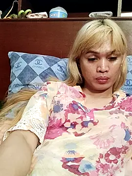QueenSoreal online show from July 12, 2026, 8:48 am