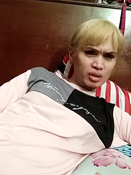 QueenSoreal online show from June 17, 2026, 2:49 pm