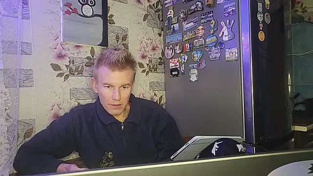 Snapshot of Vuitton chatting on January 18, 2026, 12:25 am Vuitton online show from January 18, 2026, 12:25 am