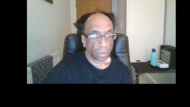 Snapshot of rauncher1 chatting on May 13, 2026, 8:32 am rauncher1 online show from May 13, 2026, 8:32 am