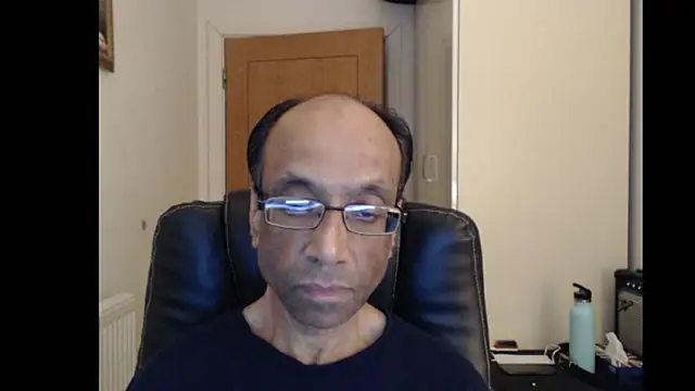 Snapshot of rauncher1 chatting on June 7, 2026, 10:48 pm rauncher1 online show from June 7, 2026, 10:48 pm