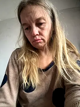 Susanel online show from September 18, 2025, 8:39 am