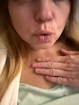 Susanel online show from September 14, 2025, 8:31 pm