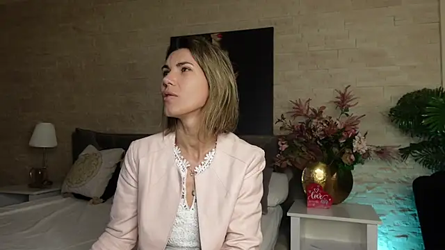 FeliciaKrige online show from April 23, 2026, 7:26 pm