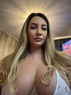 YaaraCollins online show from May 26, 2026, 7:01 pm