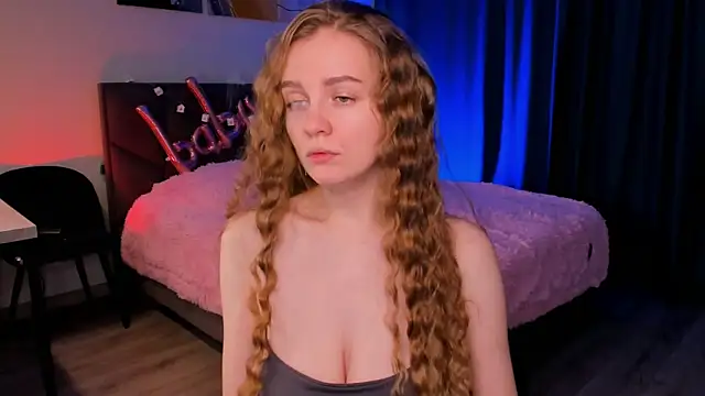 SweetMilkis online show from February 8, 2025, 9:13 am