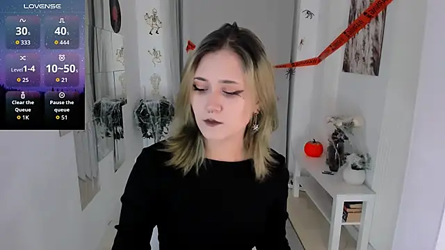 Alexa Lexi  online show from October 28, 2025, 3:44 pm