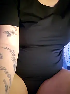 Cutegirlforyou online show from February 10, 2026, 1:21 pm