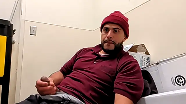 Snapshot of gardy8585 chatting on December 2, 2025, 9:22 am gardy8585 online show from December 2, 2025, 9:22 am