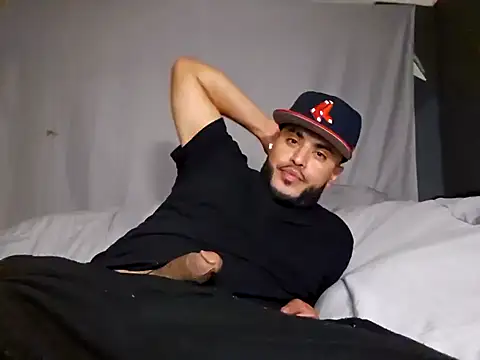 Snapshot of gardy8585 chatting on January 7, 2025, 2:30 pm gardy8585 online show from January 7, 2025, 2:30 pm