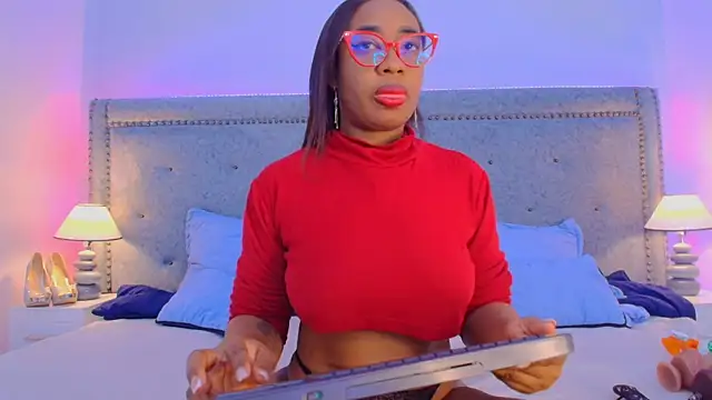 CaseyMoon online show from June 19, 2026, 12:33 pm