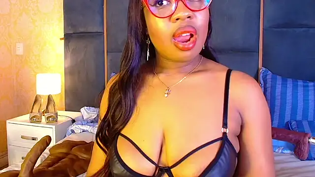 CaseyMoon online show from December 5, 2025, 12:37 pm