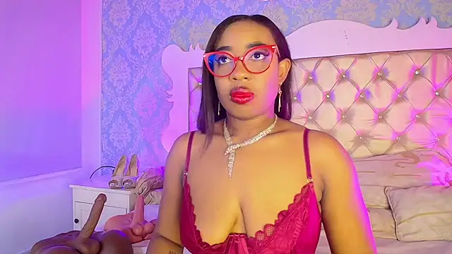 Snapshot of CaseyMoon chatting on March 4, 2026, 12:24 pm CaseyMoon online show from March 4, 2026, 12:24 pm