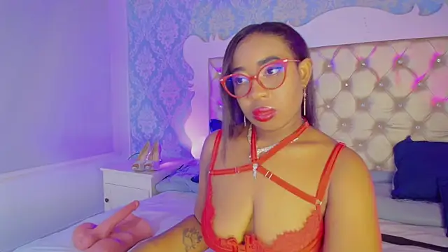 Snapshot of CaseyMoon chatting on February 16, 2026, 12:37 pm CaseyMoon online show from February 16, 2026, 12:37 pm