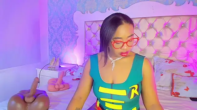 Snapshot of CaseyMoon chatting on March 13, 2026, 12:43 pm CaseyMoon online show from March 13, 2026, 12:43 pm