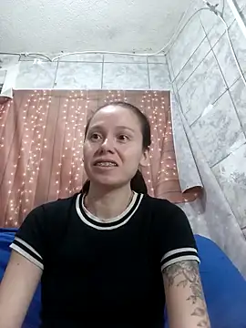 Venusluxodomme online show from May 8, 2026, 1:42 am