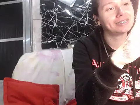 Venusluxodomme online show from June 7, 2026, 2:28 am