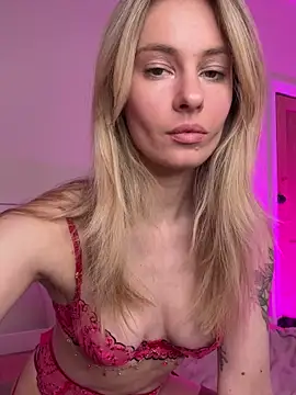 Snapshot of DollyDripp chatting on April 13, 2026, 11:14 am DollyDripp online show from April 13, 2026, 11:14 am