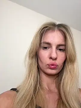 Snapshot of DollyDripp chatting on March 31, 2026, 6:54 pm DollyDripp online show from March 31, 2026, 6:54 pm